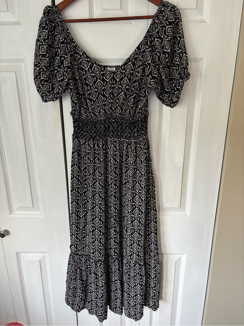 Devoted Black and White Patterned Puff Sleeve Maxi Dress Size Large